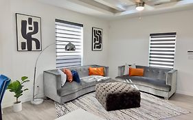 Brand New Apt! Close To The Mall
